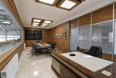04-executive-office-all-ceiling-lights-on-v3.jpg