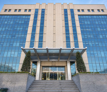 ساختمان اداری ایران مال